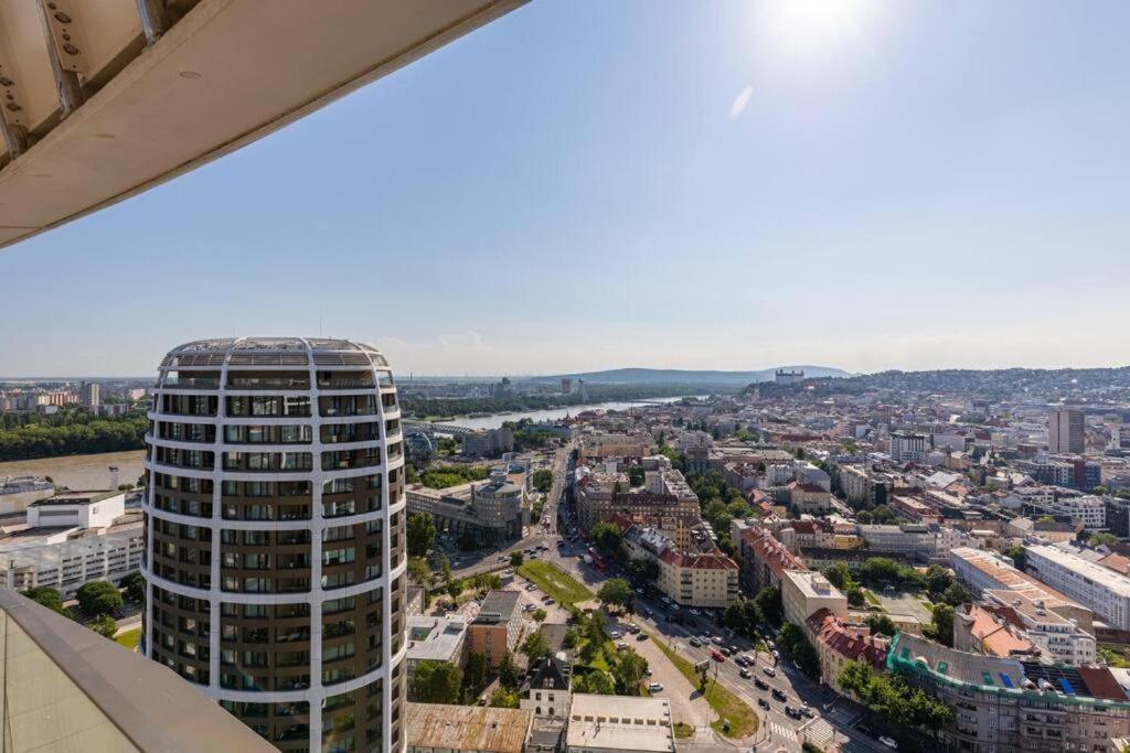 Ah Skypark 1 Castle View Free Parking Bratysława